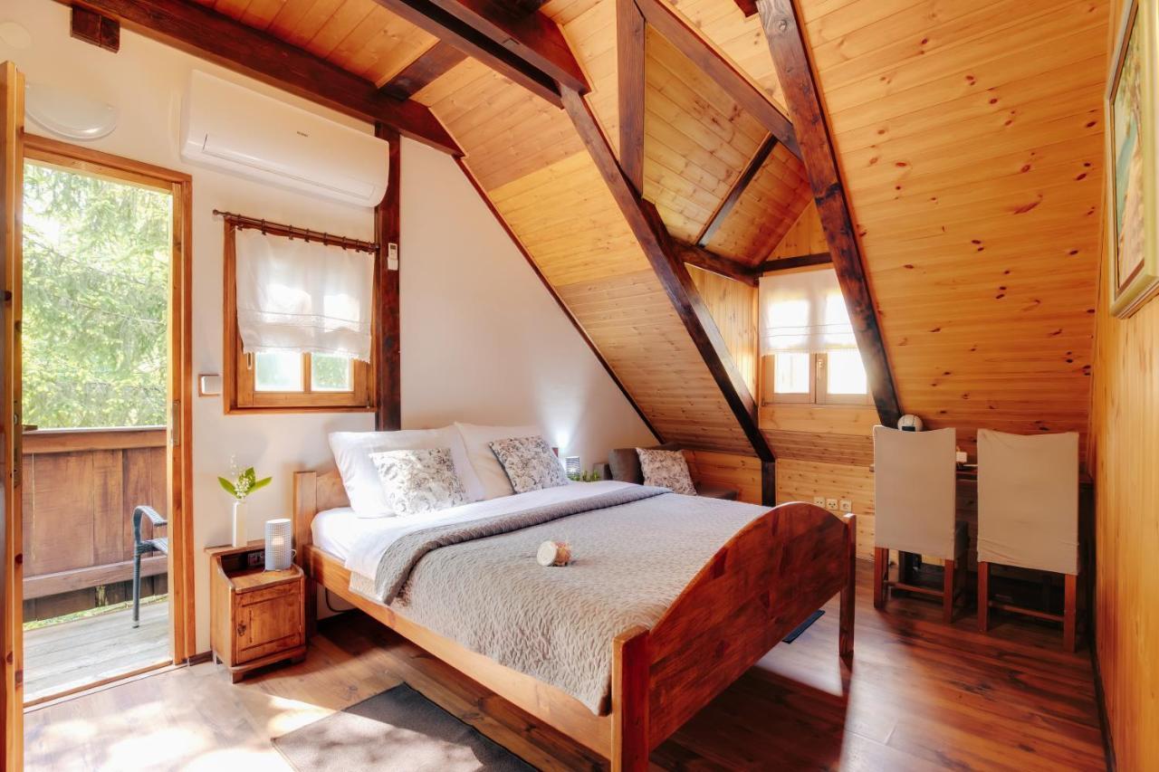 Guesthouse Pod Rastockim Krovom Слуни Екстериор снимка