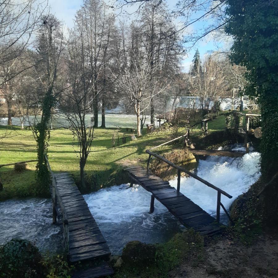 Guesthouse Pod Rastockim Krovom Слуни Екстериор снимка
