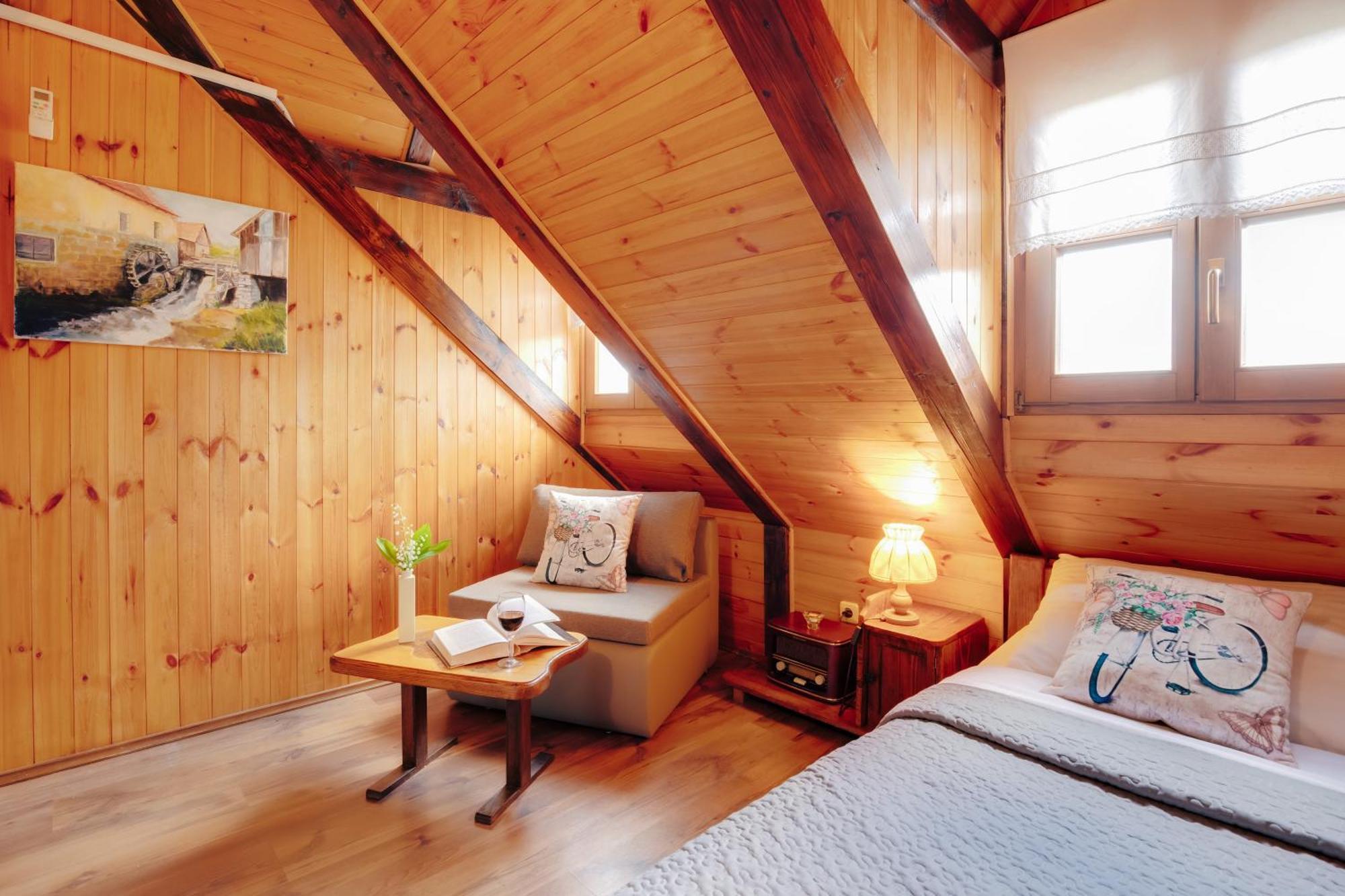 Guesthouse Pod Rastockim Krovom Слуни Екстериор снимка