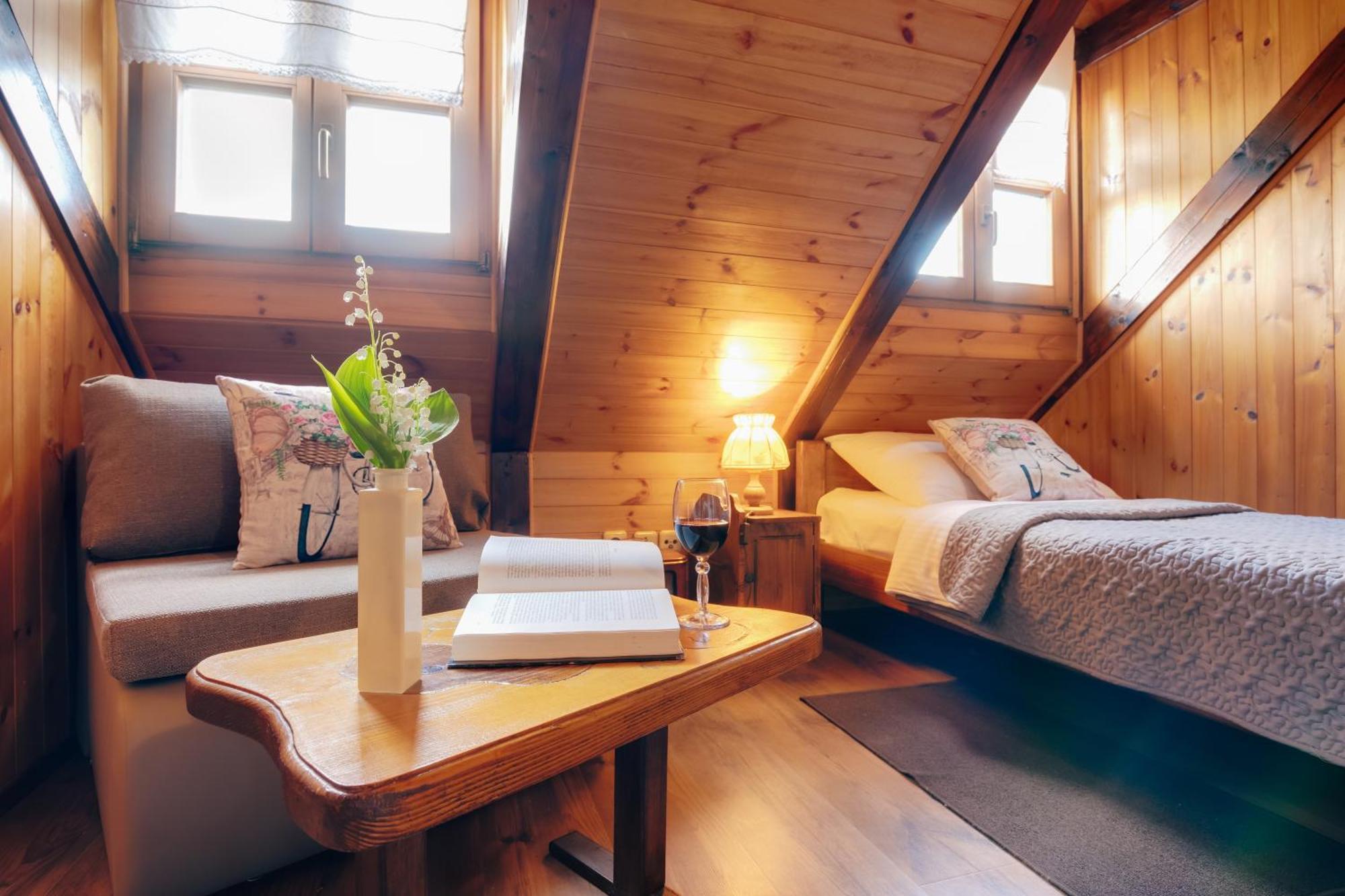 Guesthouse Pod Rastockim Krovom Слуни Екстериор снимка
