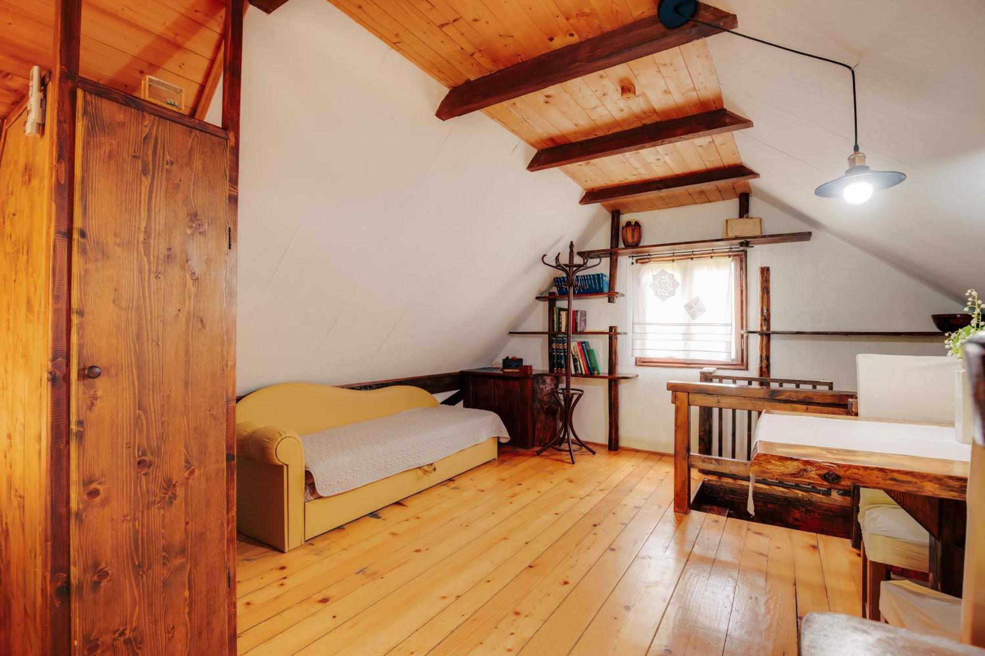 Guesthouse Pod Rastockim Krovom Слуни Екстериор снимка