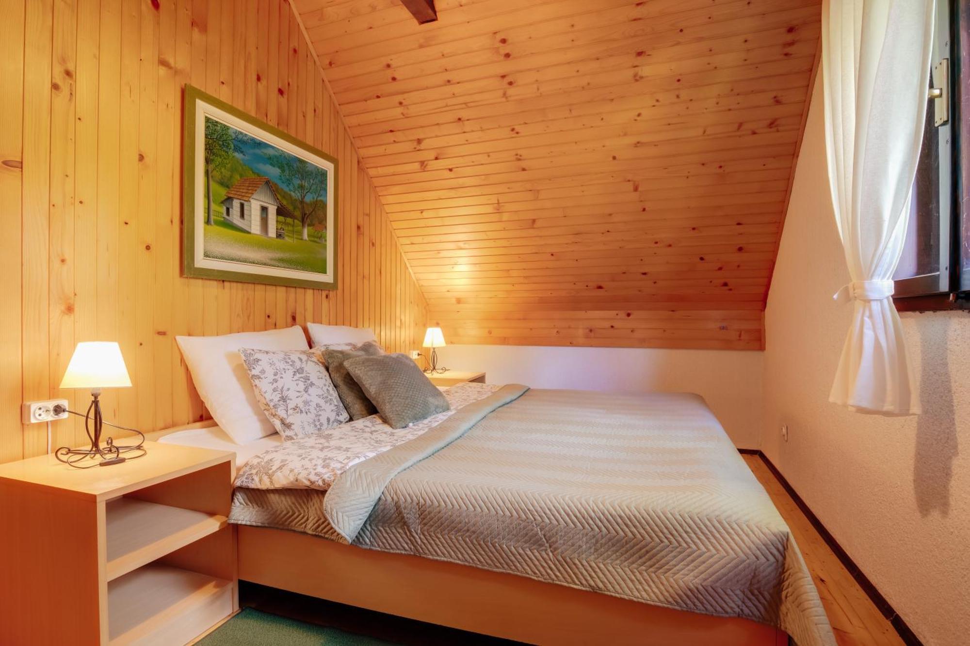 Guesthouse Pod Rastockim Krovom Слуни Екстериор снимка