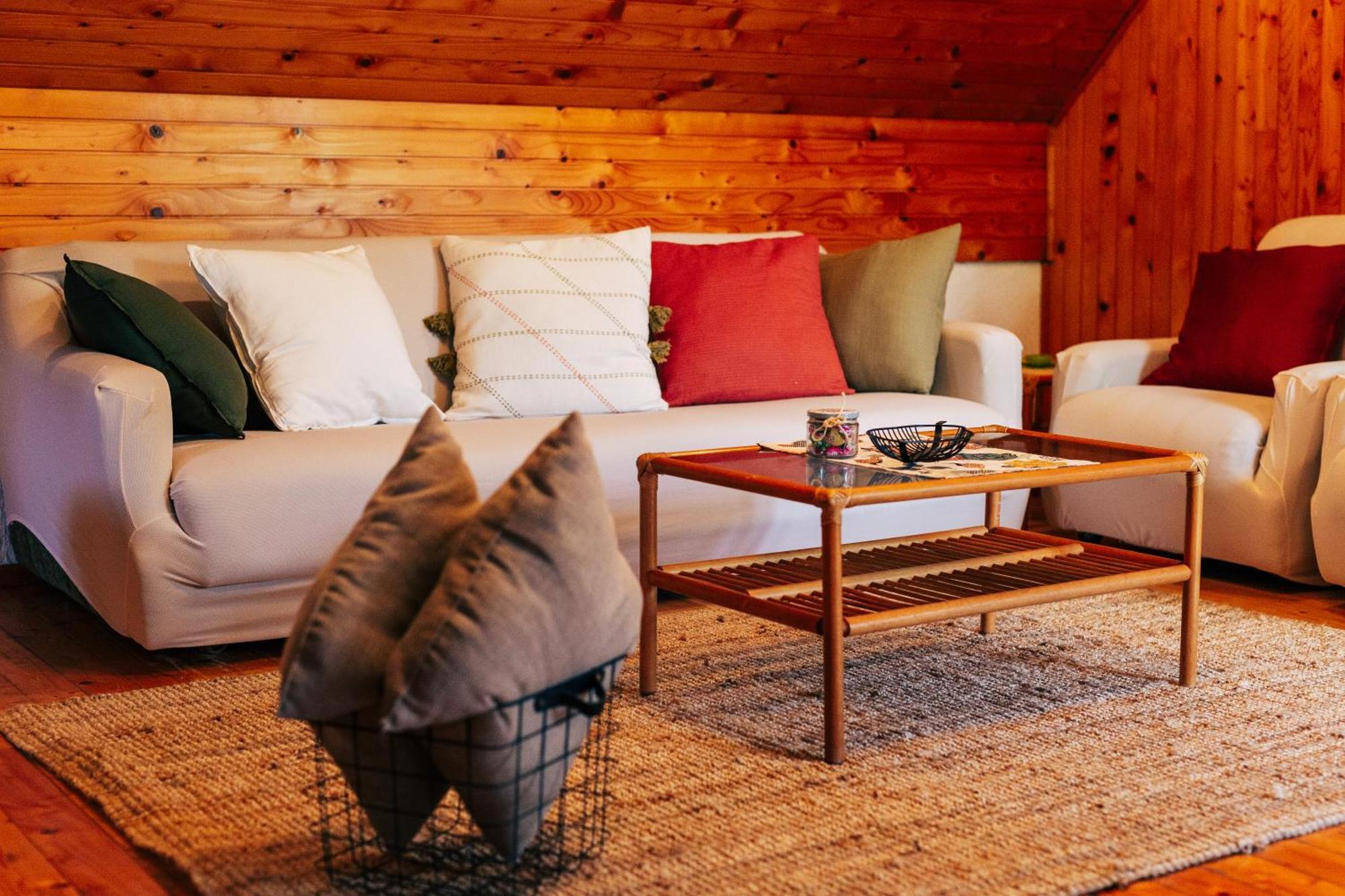 Guesthouse Pod Rastockim Krovom Слуни Екстериор снимка