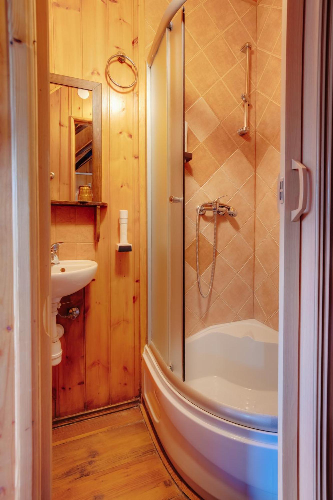Guesthouse Pod Rastockim Krovom Слуни Екстериор снимка