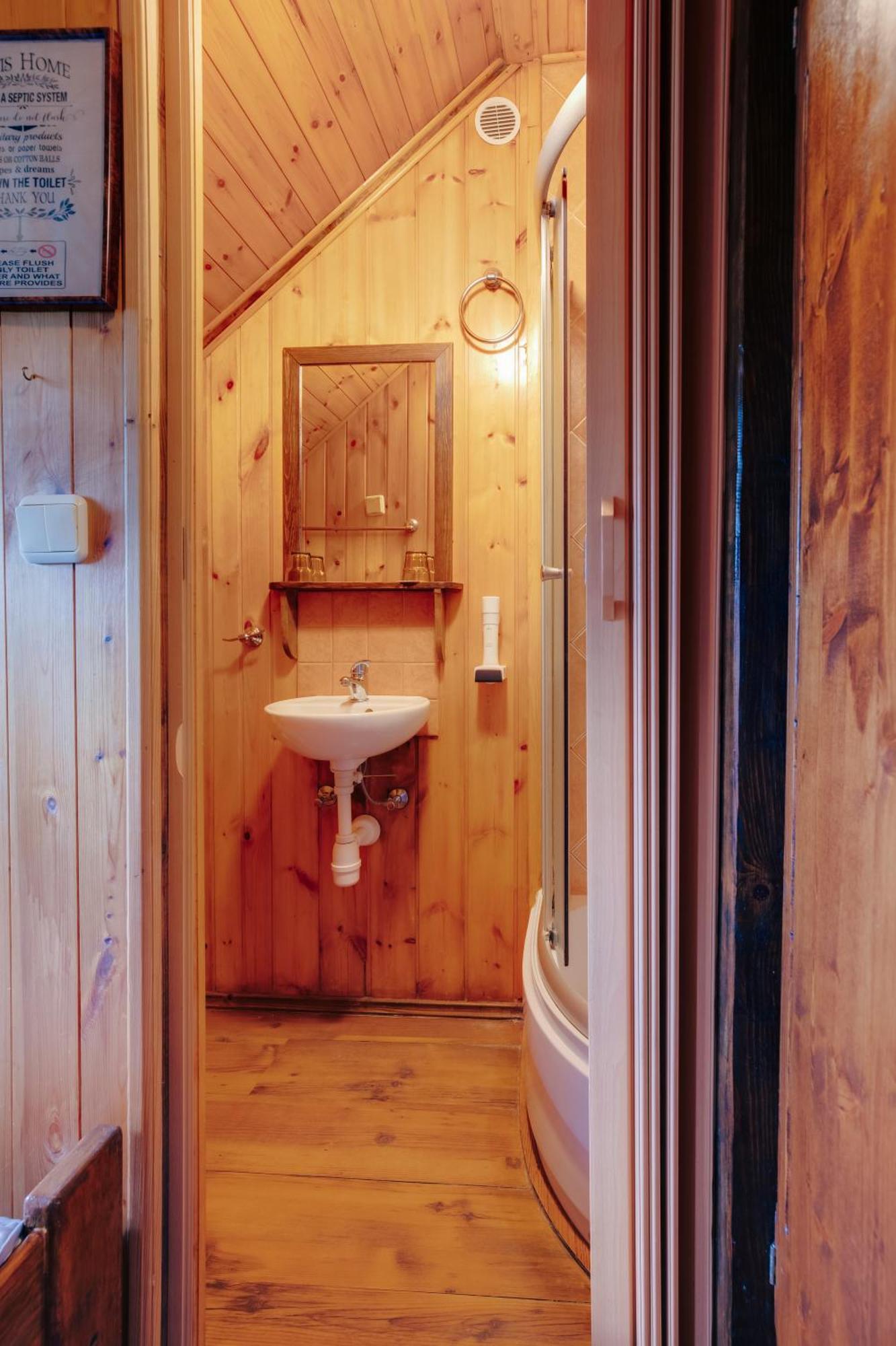 Guesthouse Pod Rastockim Krovom Слуни Екстериор снимка
